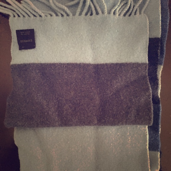 Express Scarf - Picture 1 of 2